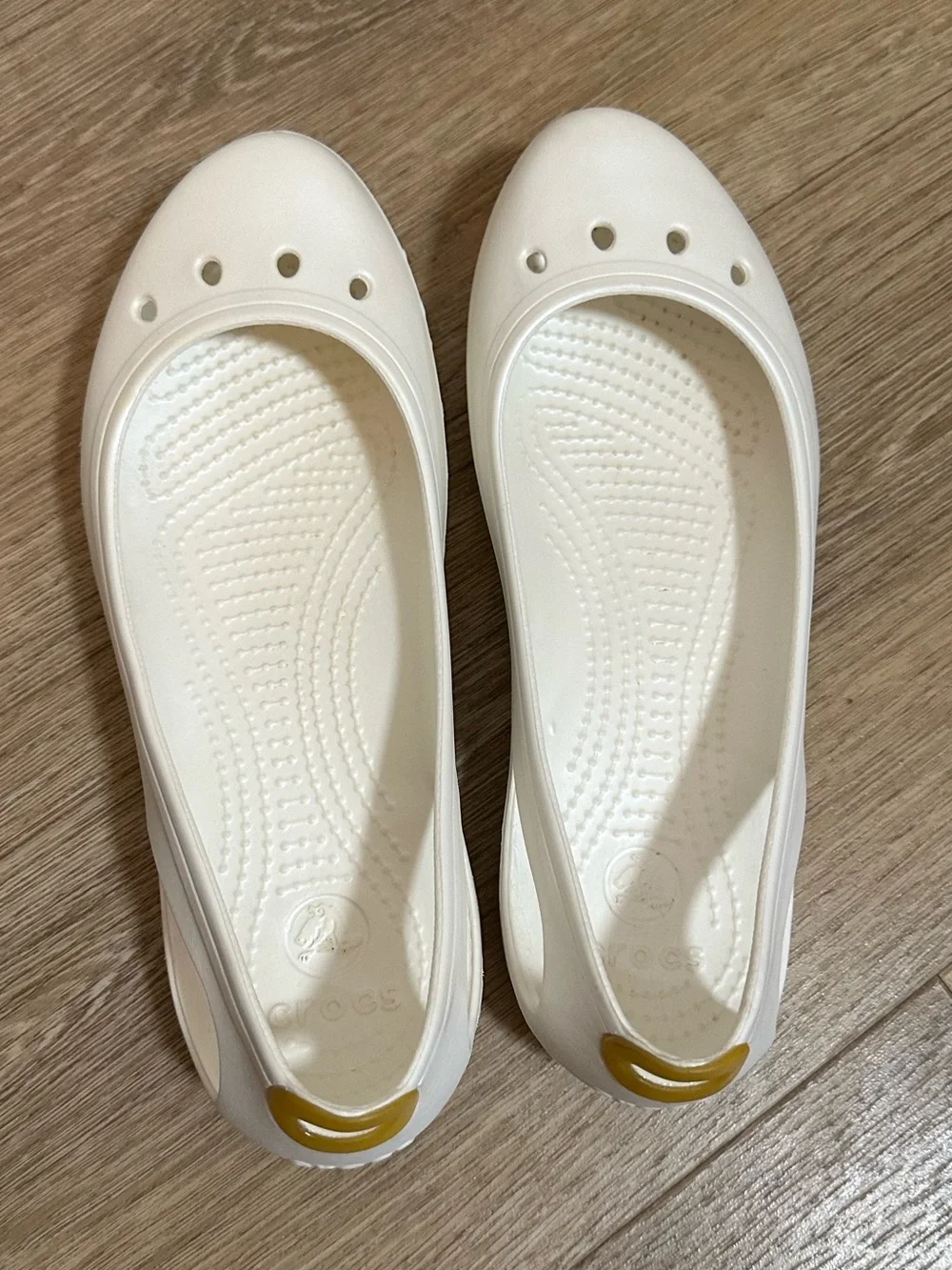 Crocs Women’s Size 8 White Ballet Flats Slip On Shoes
